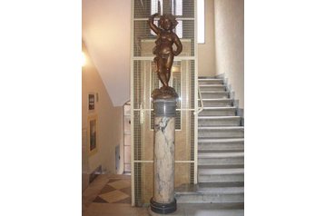 Italia Privát Roma, Esterno